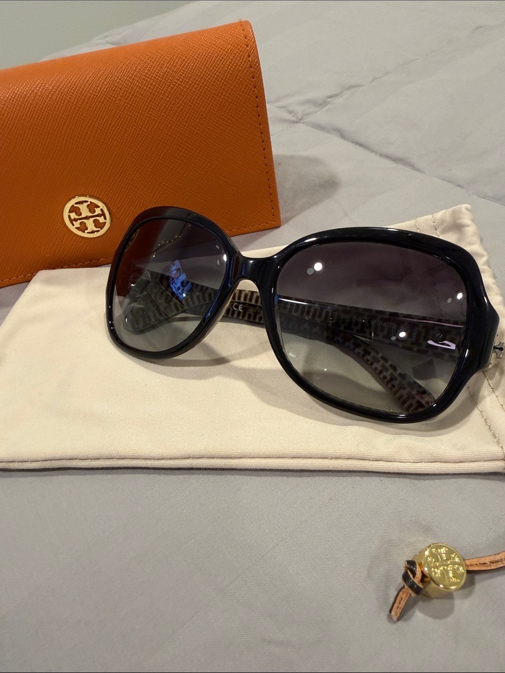 LIKE NEW Tory Burch Black Sunglasses
